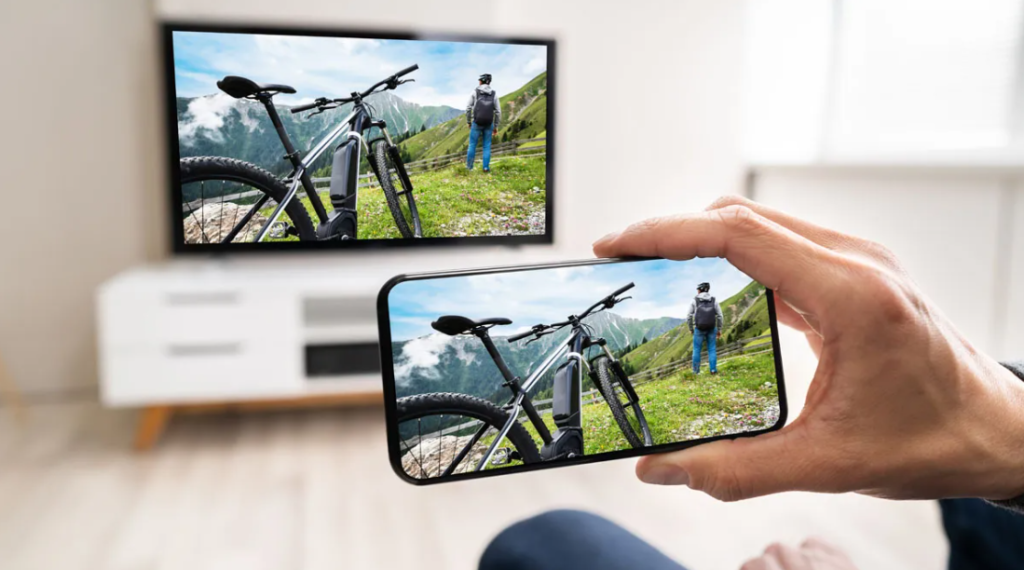 ¿Cómo se puede conectar el celular al televisor?